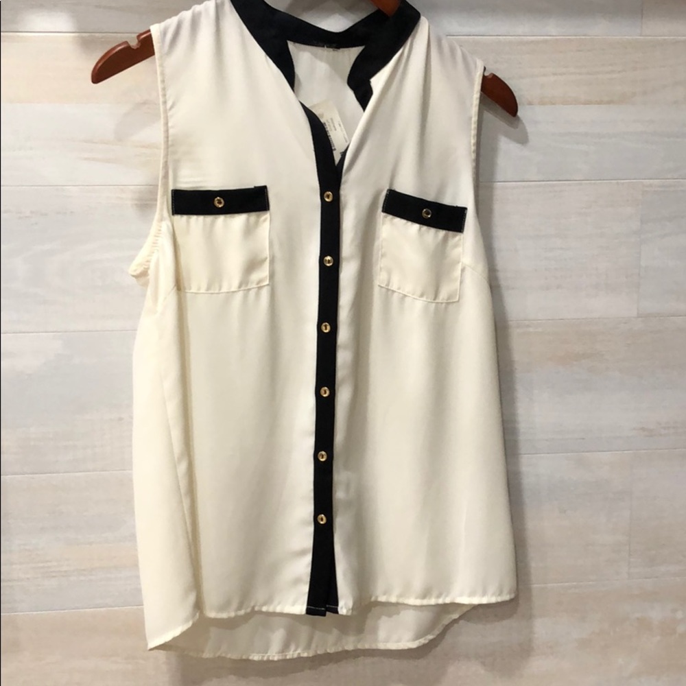 Women’s Voxx Black Trim Top